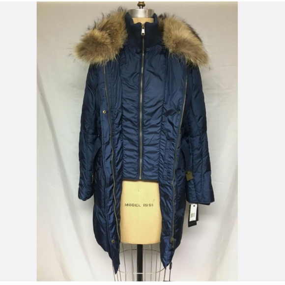 Andrew Marc Spirit Belted Down Coat /Racoon Collar Navy Medium AWOAE008 NWT $595 - Picture 2 of 5